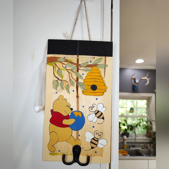 Hand Painted Winnie The Pooh Wooden chalkboard wall sign with hooks honey & bees - Picture 6 of 7